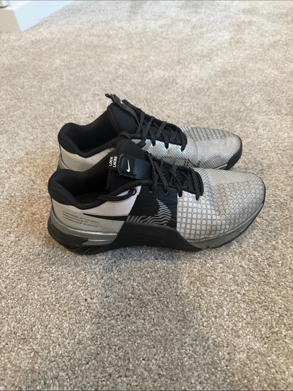 Nike women’s Black and Silver Metcon 8 Training Sneakers size 7